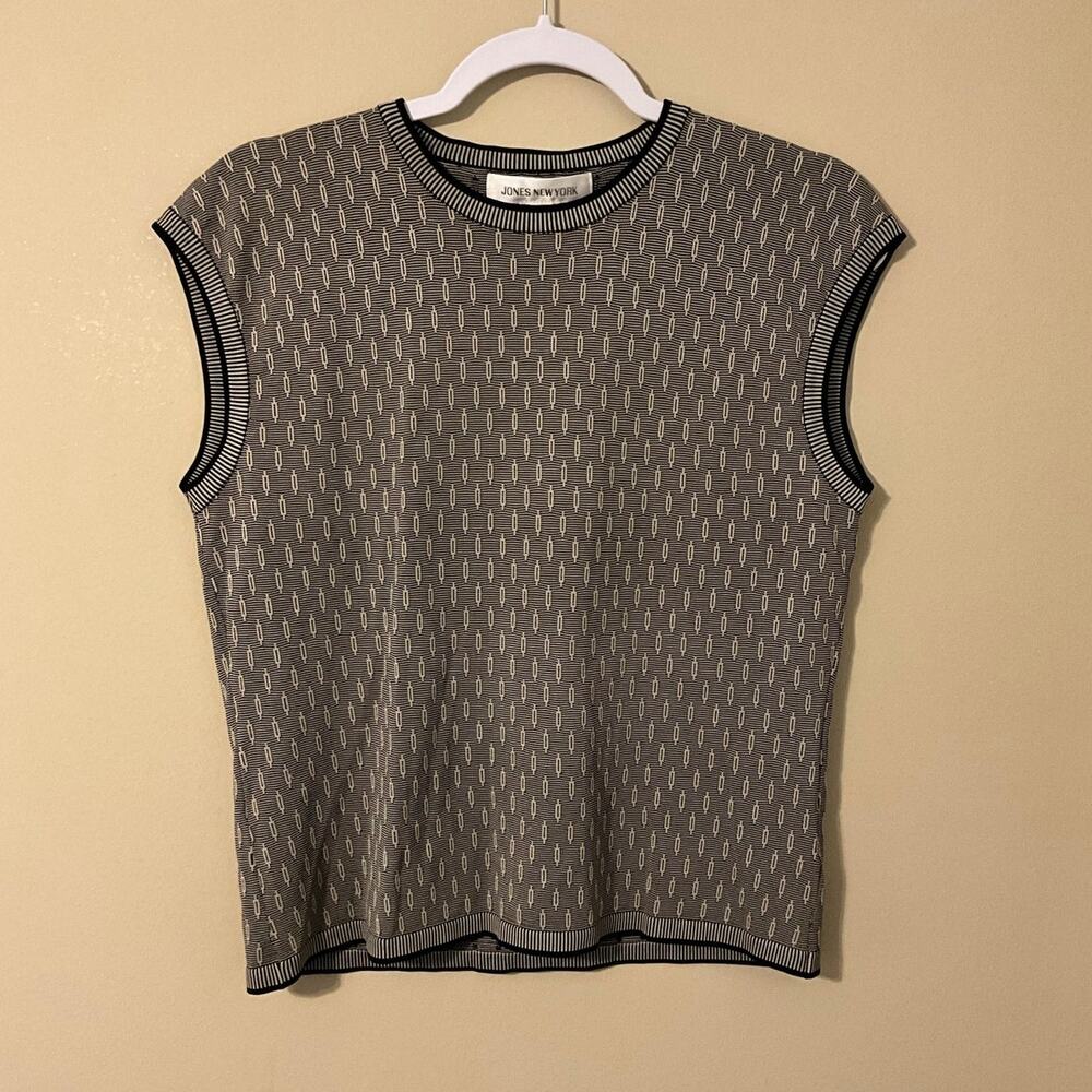 Jones New York Patterned Sweater Vest With A Beige Geometric Design